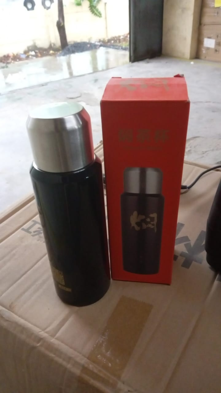 Double Walled Insulated Hot and Cold Water / Tea / Coffee Thermal Bottles (600 ML) Double Walled Insulated Hot and Cold Water / Tea / Coffee Thermal Bottles (600 ML)